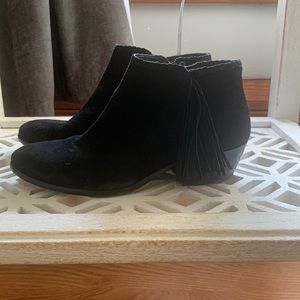 Size 6M Sam Edelman Booties